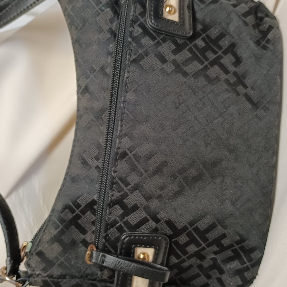 Tommy Hilfiger Shoulder Bag - Picture 3 of 9